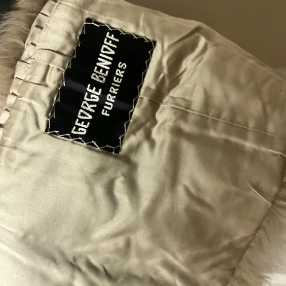 **STUNNING Real Fox Fur Wrap** - Picture 7 of 7